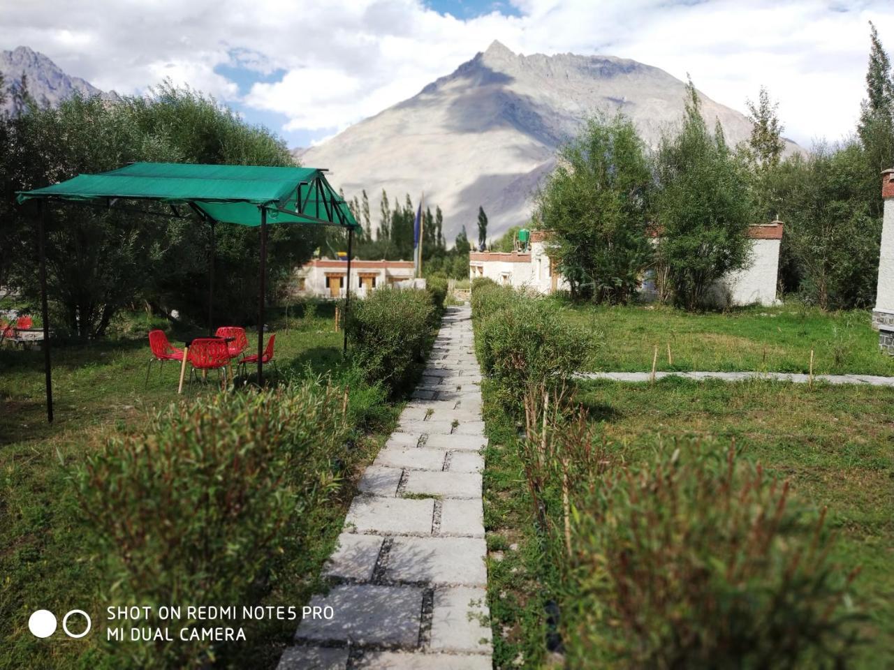 Lotus Eco Resort Hundar Bagian luar foto