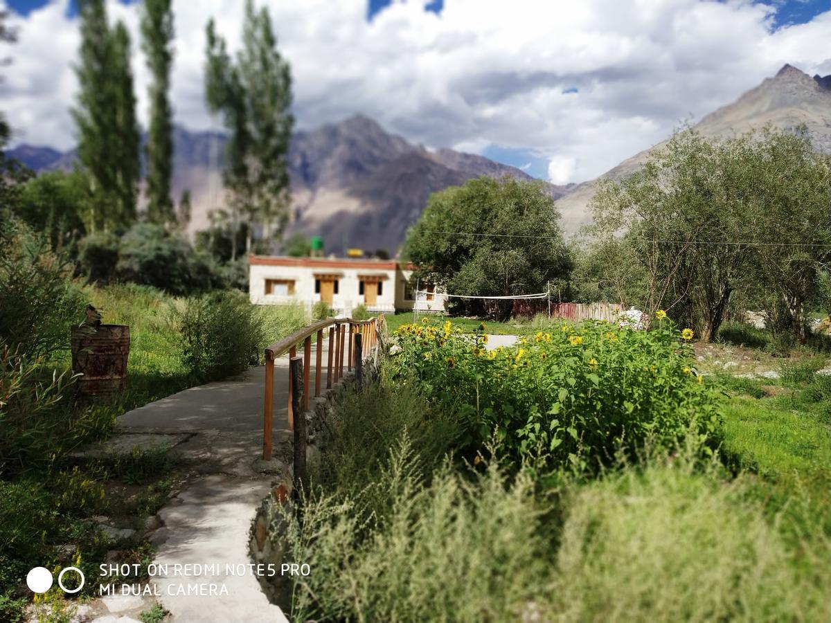 Lotus Eco Resort Hundar Bagian luar foto